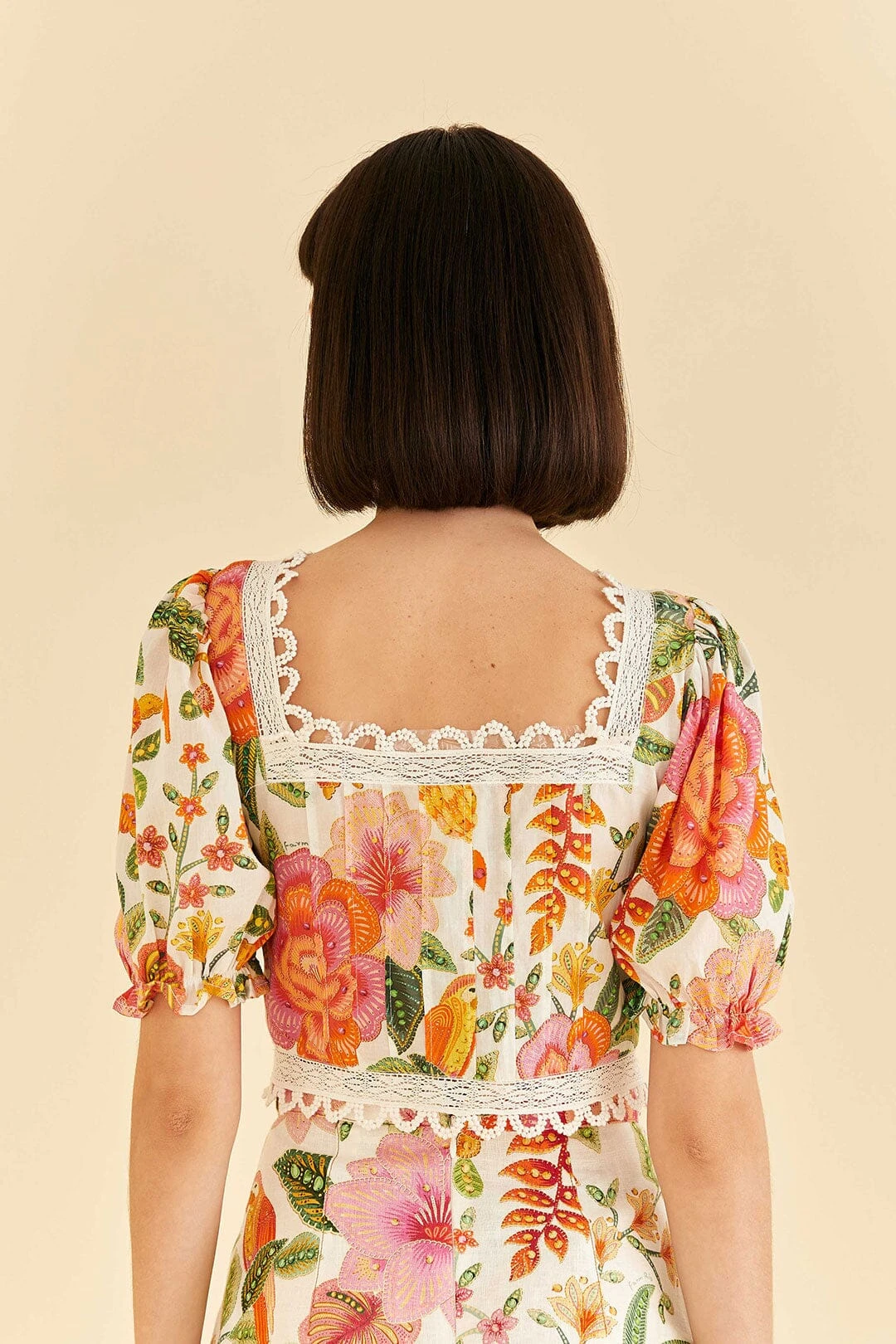 Farm Rio Off-White Macaw Bloom Blouse 6 Farm Rio Off-White Macaw Bloom Blouse - Image 4