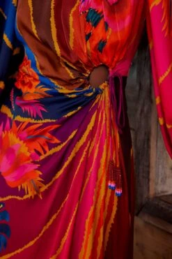 Farm Rio Vintage Wave Circle Cut-Out Midi Dress 12 Farm Rio Vintage Wave Circle Cut-Out Midi Dress -Farm Rio Store 312373 04